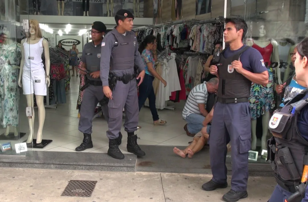 Dono de joalheria e esposa são baleados após tentativa de assalto no Centro de Vitória