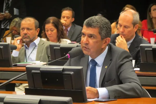 Deputado Sérgio Vidigal questiona supersalários de procuradores