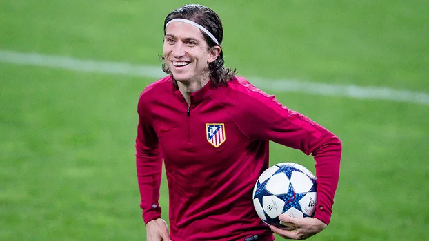 A 47 dias da Copa, Filipe Luís volta a treinar com bola no Atlético de Madrid