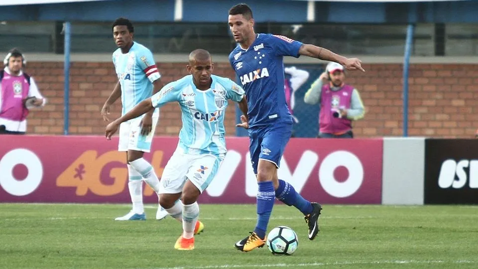 Mano vê Cruzeiro superior e culpa erros nas finalizações por derrota