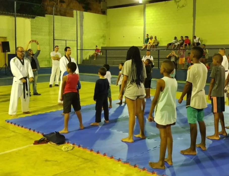 Vagas abertas para aulas gratuitas de jiu-jitsu e muay thai em Alto Amarelo