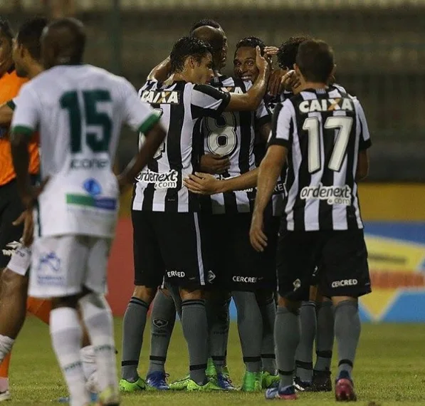 Botafogo goleia Portuguesa e segue vivo em busca de vaga na semi da Taça Rio