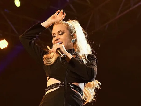 Joelma revela que já fez xixi no copo durante show: "Craque!"