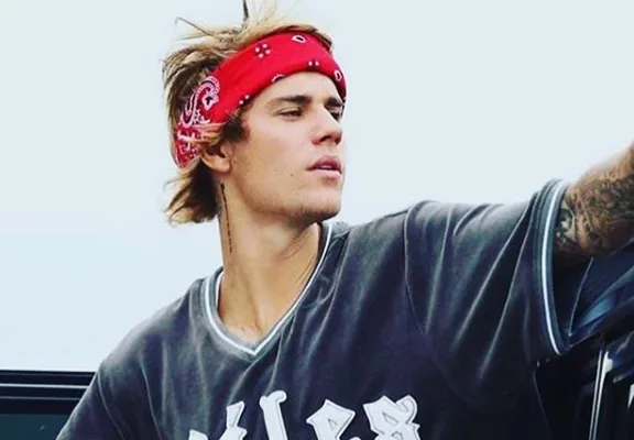 Justin Bieber lança desafio a seguidores e promete lançar álbum novo antes do Natal