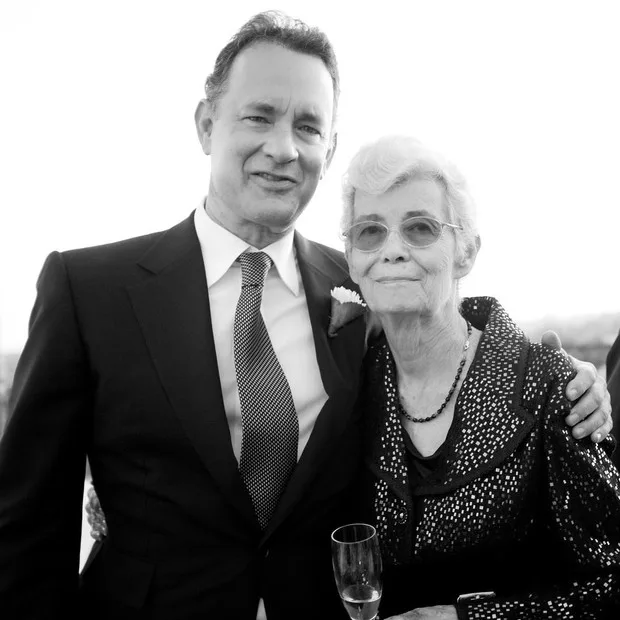 Mãe de Tom Hanks morre e ator se declara dizendo: "Ela fez a diferença em muitas vidas"