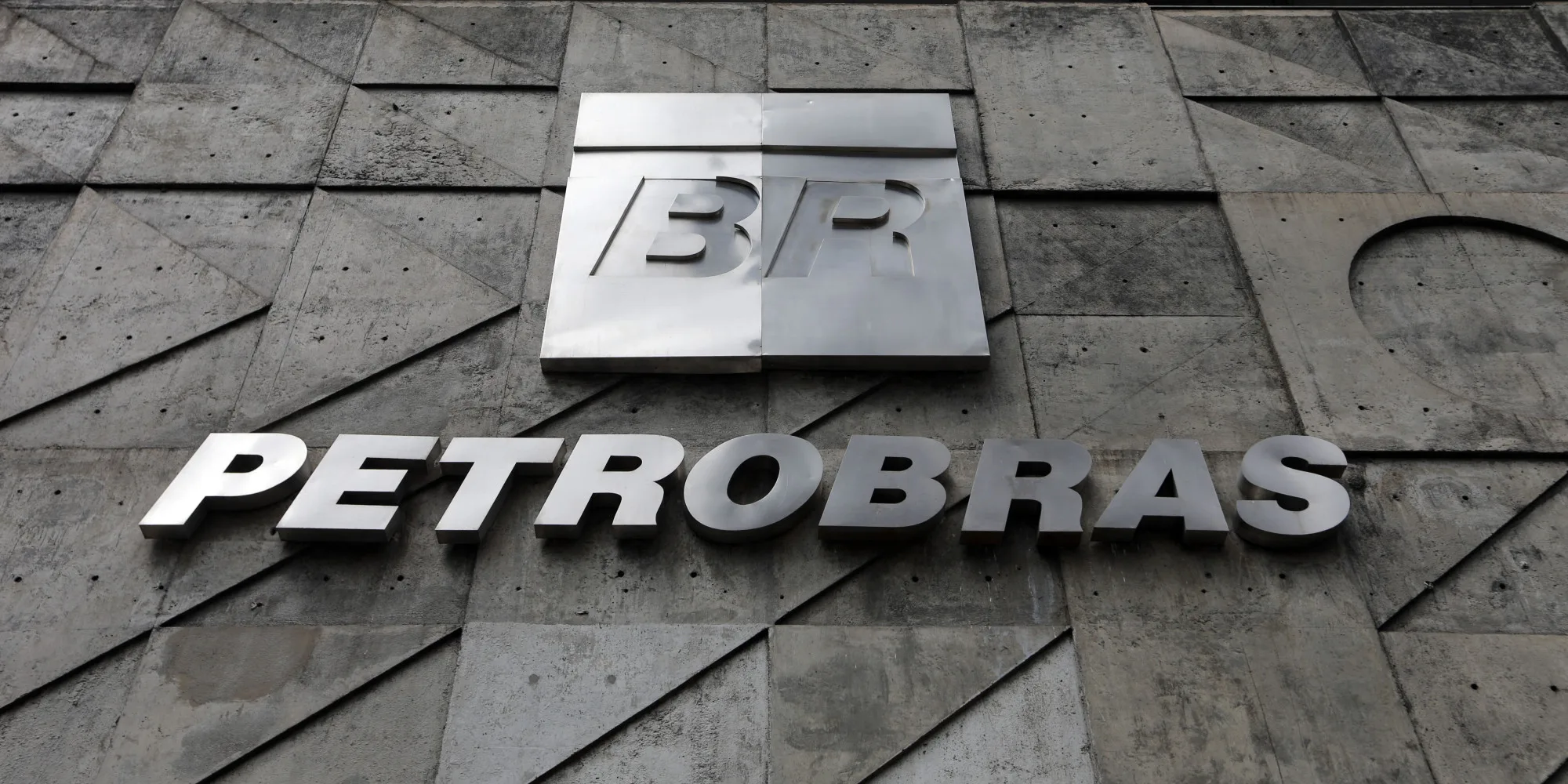 Com petróleo em baixa, Petrobras perde quase R$ 50 bi em valor de mercado