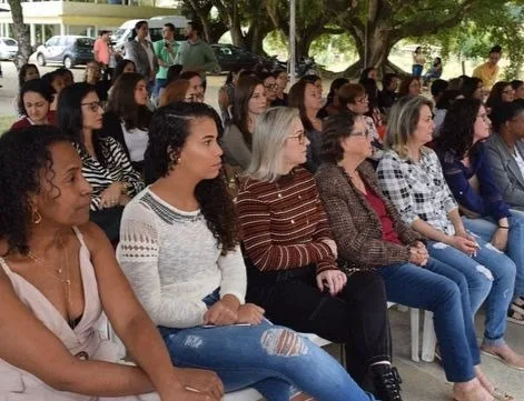 Mulheres do campo saem da rotina e tem dia especial com tratamento de beleza e palestras