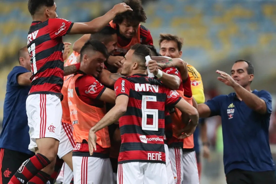 No Maracanã, Flamengo goleia Sport por 4 a 1 e segue líder do Brasileirão