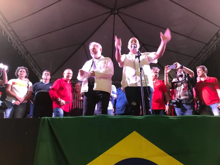 Relembrando o passado e apostando novamente na força do povo, Lula abre caravana em Vitória