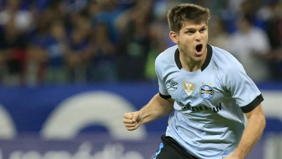 Grêmio deve ter a volta do zagueiro argentino Kannemann em jogo contra o São Luiz