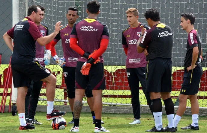 Renan Ribeiro diz que sempre vão chegar propostas no São Paulo