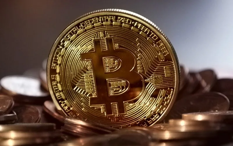 Bitcoin despenca, preocupa investidores, mas ambientalistas agradecem