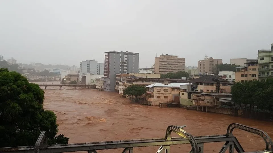 VÍDEO | Rio Itapemirim sobe três metros e Cachoeiro está em alerta