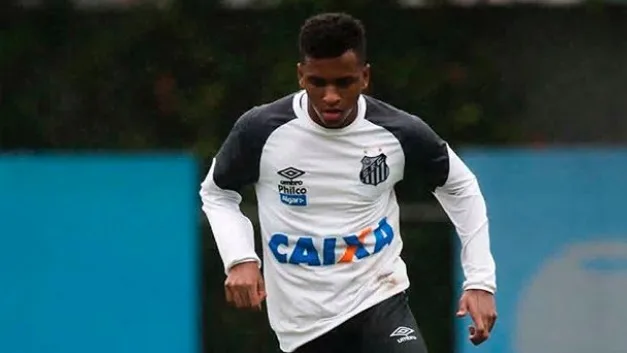 Sasha desfalcará Santos por até duas semanas; Rodrygo treina e fica à disposição