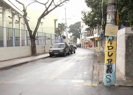 Violência esvazia casas de aluguel e afeta até o trabalho de taxistas no bairro Andorinhas, em Vitória