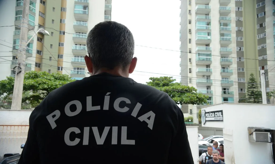 Vitória/ES – Polícia Civil do Espírito Santo faz paralização até a meia noite de hoje(8) em protesto ao assassinato de um investigador em Colatina e às más condições de trabalho. (Tânia Rêgo/Agência Brasil)