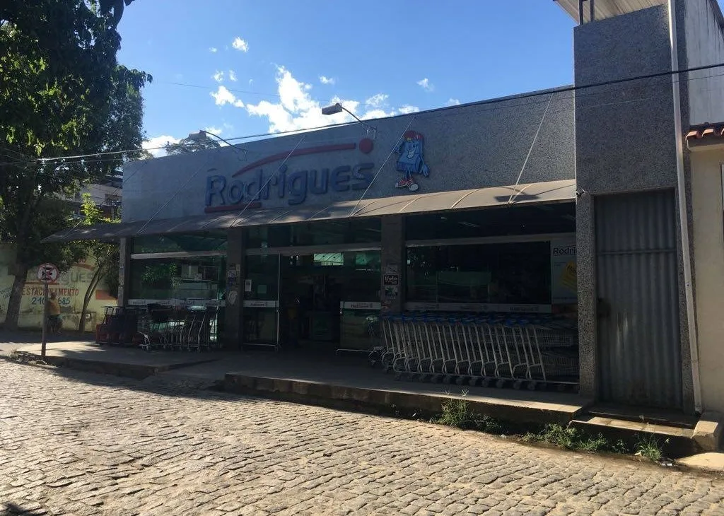 Policial militar à paisana reage e impede assalto a um supermercado em Cachoeiro