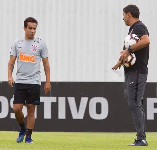 Jadson destaca parceria com Love no Corinthians: 'A gente se entende no olhar'