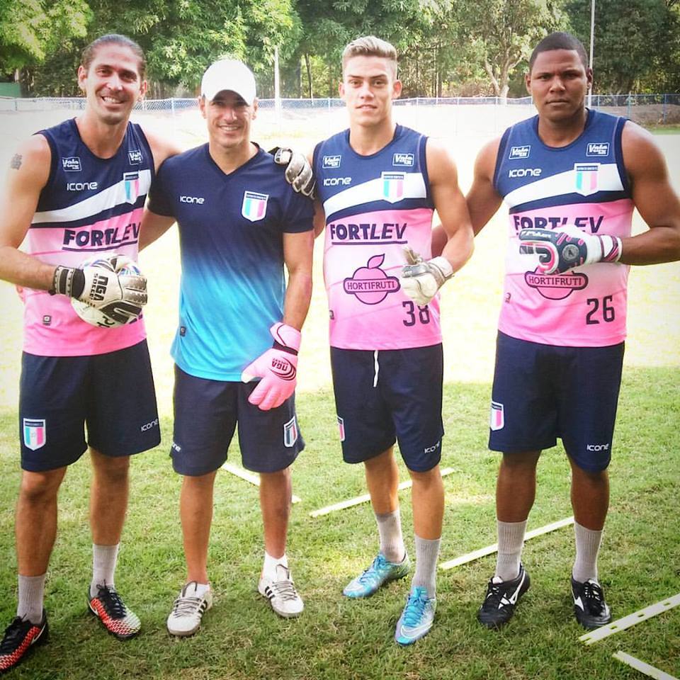 Briga boa! Goleiros Alan Faria e Walter duelam pela titularidade no Espírito Santo