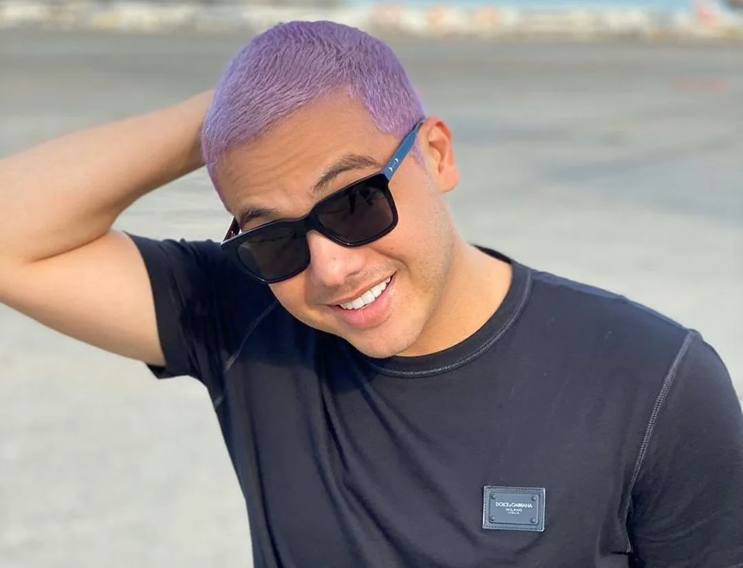 Safadão pinta o cabelo de roxo e surpreende com novo visual. Veja a foto!