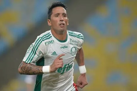 RIO DE JANEIRO – RJ – 16/09/2015 – Brasileiro A 2015, Fluminense x Palmeiras – Lucas Barrios comemora seu gol durante partida do Brasileiro A 2015 no Maracana. Foto: Pedro Martins/AGIF