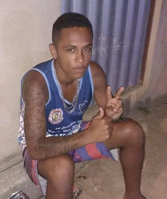 Adolescente é morto a tiros enquanto conversava com amigos Cariacica