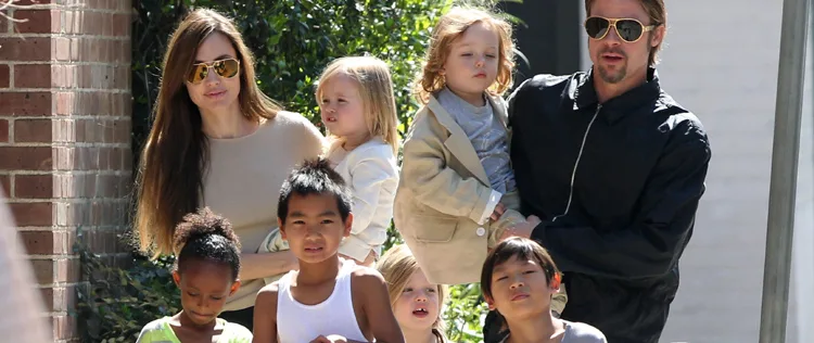 #7006829 The Jolie-Pitt family headed out in New Orleans, Louisiana to do some grocery shopping at a local market on March 20, 2011. Angelina has brought all six children to visit their dad Brad Pitt while he works on his latest project “Cogan’s Trade”. Maddox, Pax, Zahara and Shiloh walked while the twins Knox and […]