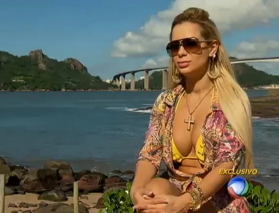 Garota de programa capixaba que fatura até R$ 40 mil por mês é destaque nacional