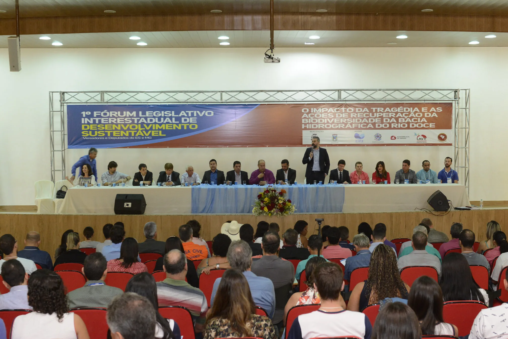 Fórum debate ações de melhorias para o Rio Doce após tragédia ambiental de Mariana