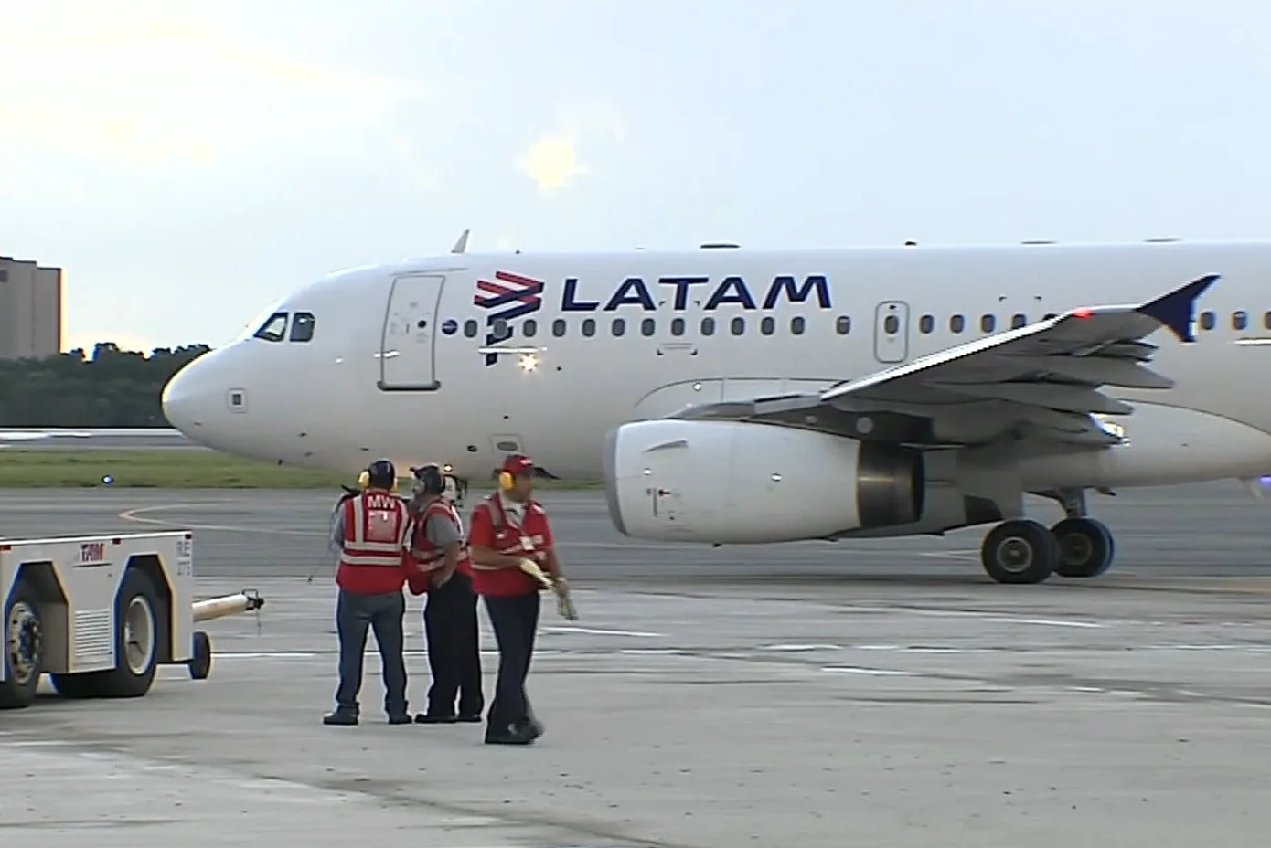 Mesmo após inauguração, voos ainda decolam e pousam em pista antiga do Aeroporto de Vitória