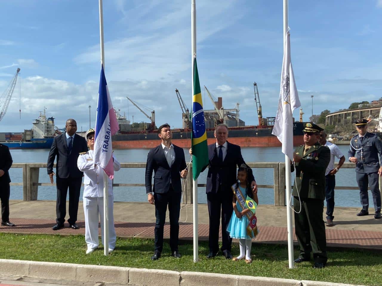 Prefeito de Vitória falta a desfile cívico-militar da Independência