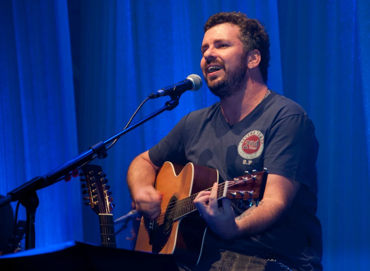 Emmerson Nogueira faz turnê inédita em Guarapari para comemorar Dia Mundial do Rock