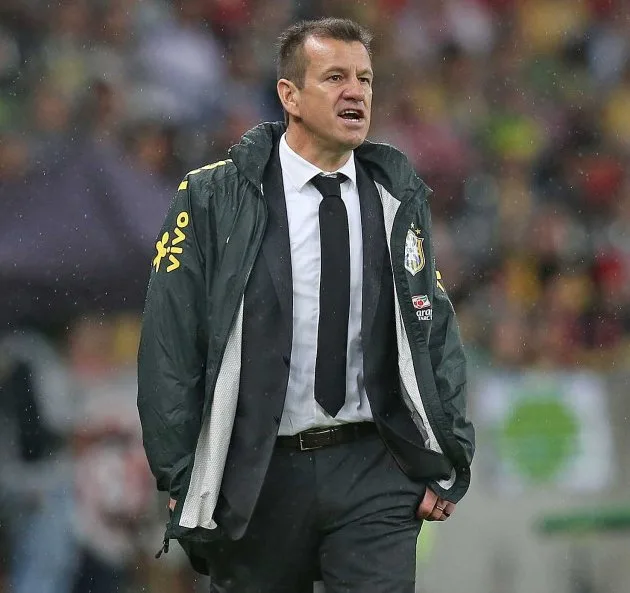 Dunga tem dúvidas no ataque e no meio para o jogo de estreia na Copa América