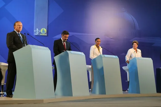 Aécio defende que homofobia seja crime em debate