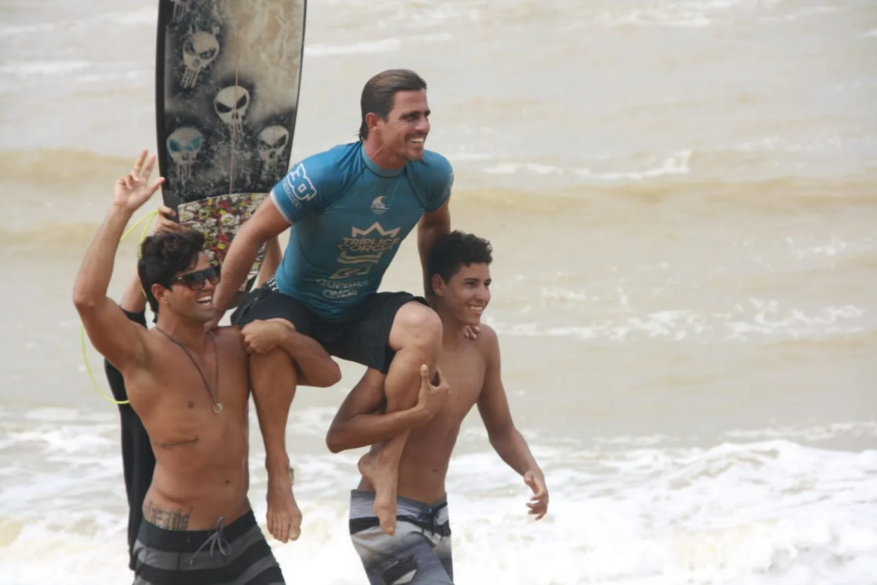 Disputas emocionantes definem os campeões amadores na Tríplice Coroa Quebra Onda de Surf 2019