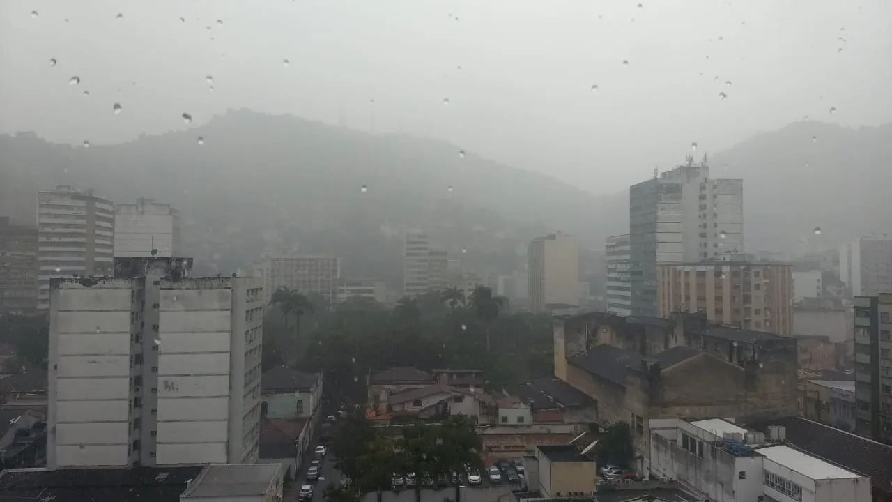 Em 24 horas chove em Vitória mais do que o esperado para todo o mês de maio