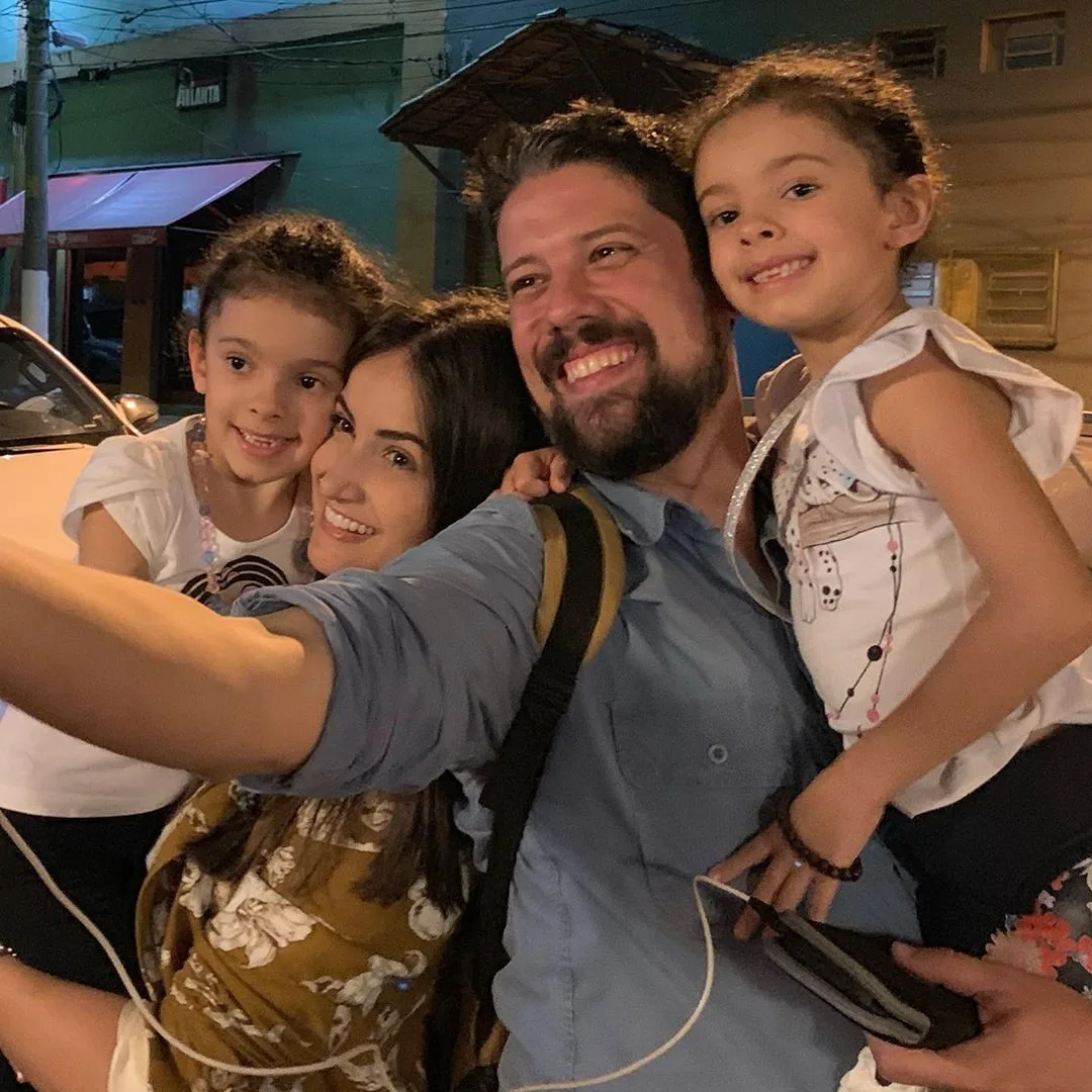 Mari Palma e Phelipe Siani negam fim de namoro e postam foto juntos