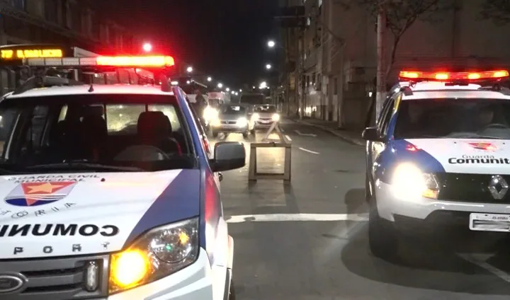 Morador em situação de rua tenta desviar de caminhão e acaba atropelado no Centro de Vitória