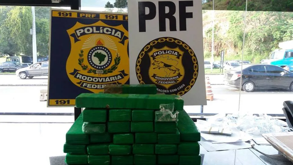 Mulher é presa com mais de 30 kg de maconha em ônibus de São Paulo para Vitória