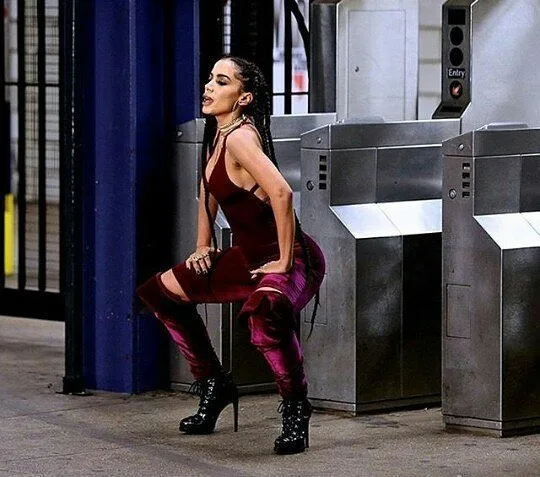 Anitta é flagrada gravando novo clipe em metrô de Nova York