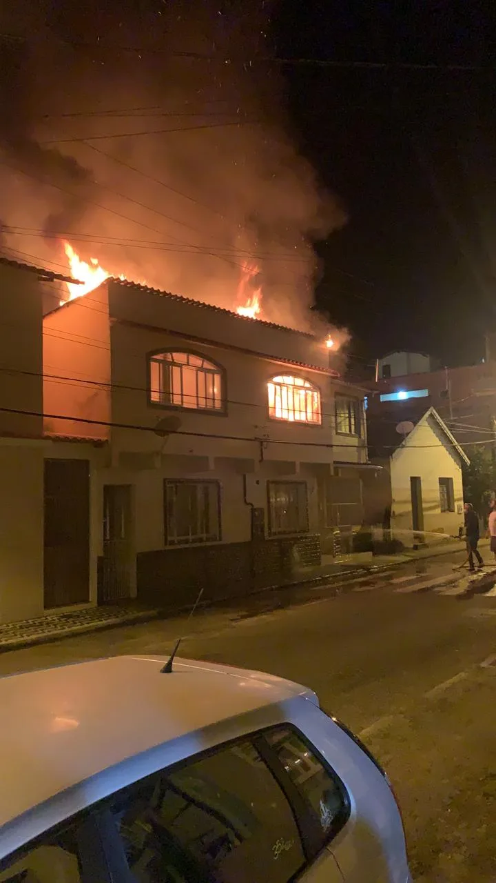 Incêndio atinge casa residencial em Domingos Martins