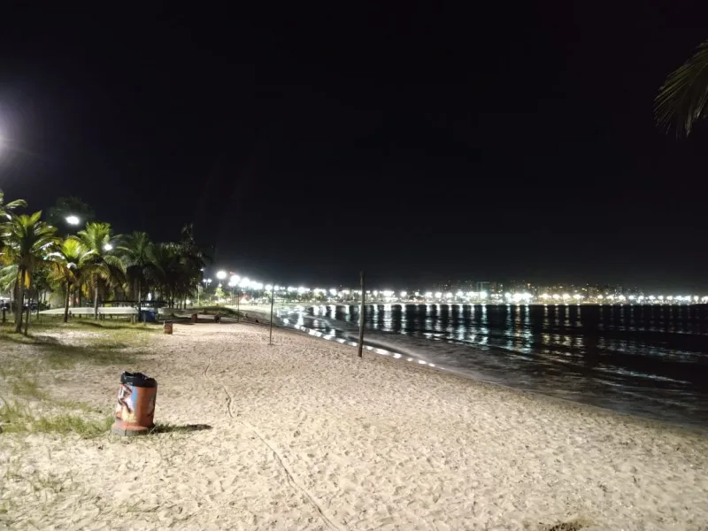 Iluminação da praia de Camburi