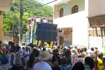 Carnaval 2015: União das Ilhas e Kustelão abrem desfile de blocos em Vitória