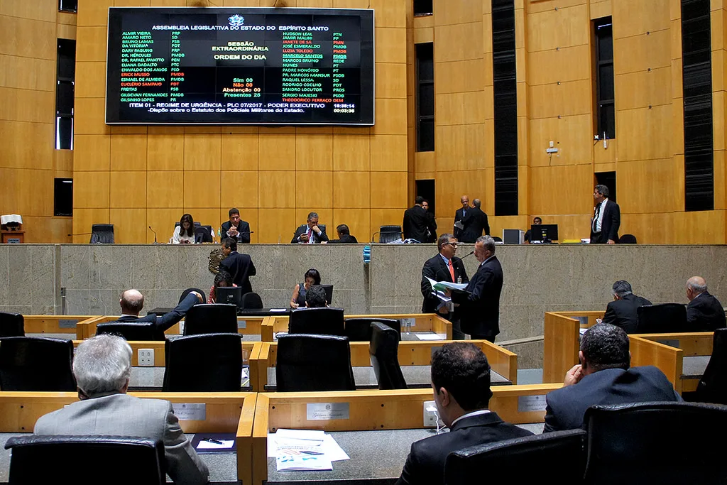 Assembleia aprova volta de 40 policiais militares para órgãos públicos