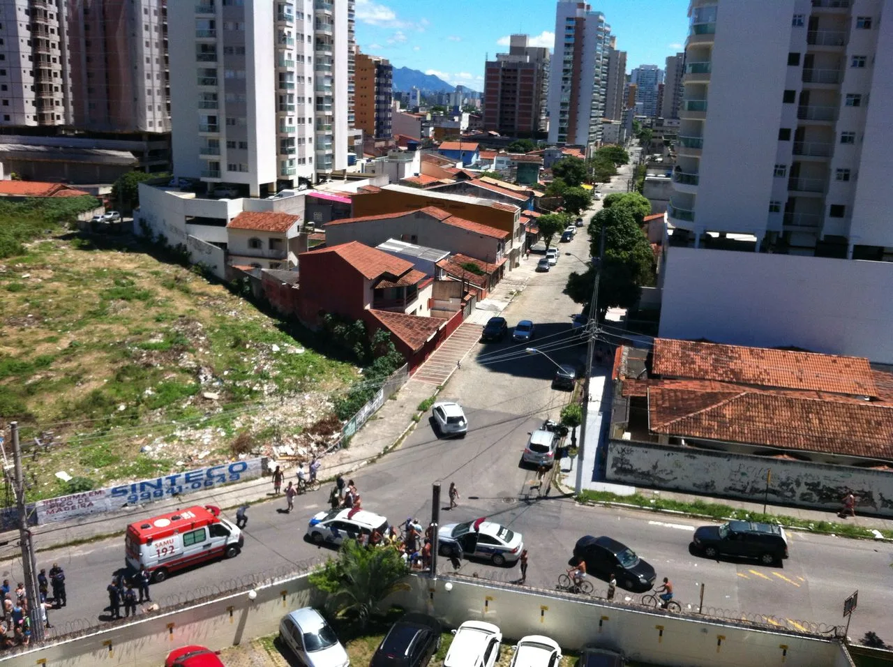 Jovem é morto a tiros após sair da praia com a namorada em Itapoã, Vila Velha