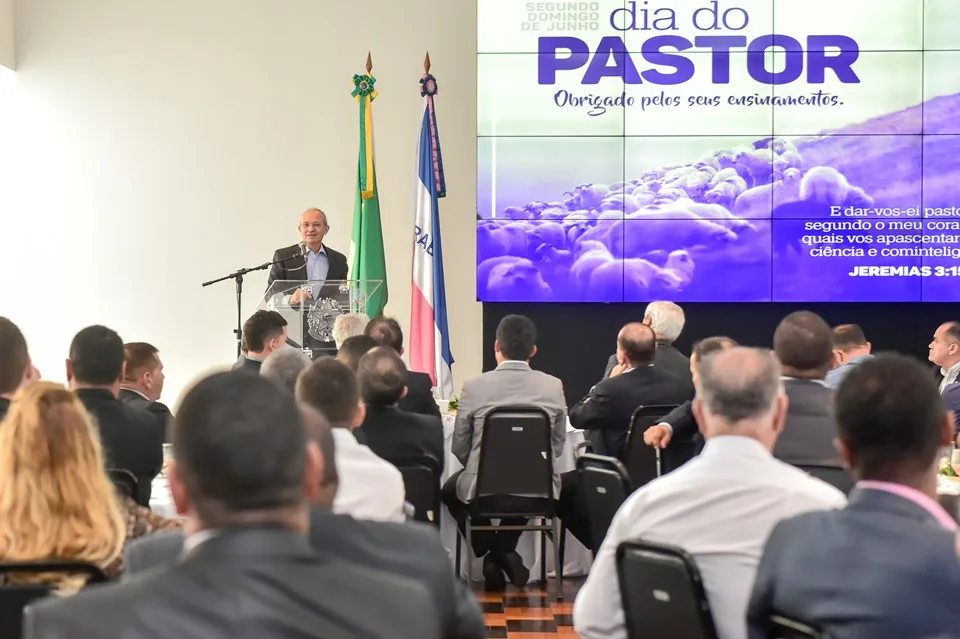 Hartung apresenta contexto socioeconômico do ES para mais de 200 pastores