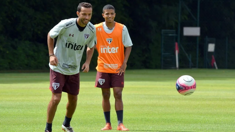 Regularizado, Nenê pode ser novidade no São Paulo contra o Botafogo-SP