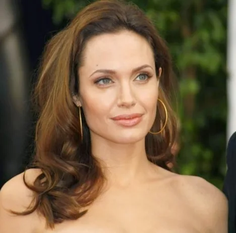 'As coisas ficaram difíceis', diz Angelina Jolie sobre casamento com Brad Pitt