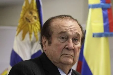 Nicolas Leoz, president of the South American Football Confederation, attends a draw for the CONMEBOL 2011 U-20 South American Youth Championship in Luque, on the outskirts of Asuncion, October 18, 2010. The championship will take place in Peru from January 16 to February 16, 2011. REUTERS/Jorge Adorno(PARAGUAY – Tags: SPORT SOCCER)