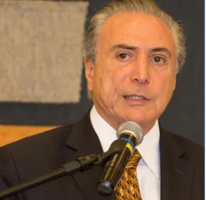 Michel Temer não afasta ministros acusados